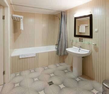 Улучшенные апартаменты в Отеле Continental Hotel